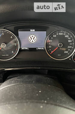 Внедорожник / Кроссовер Volkswagen Touareg 2012 в Полтаве