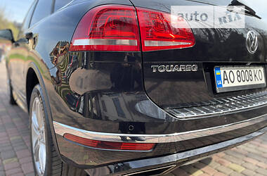 Внедорожник / Кроссовер Volkswagen Touareg 2016 в Ужгороде