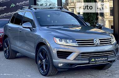 Внедорожник / Кроссовер Volkswagen Touareg 2016 в Киеве