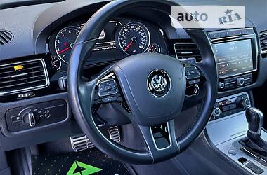 Внедорожник / Кроссовер Volkswagen Touareg 2016 в Киеве