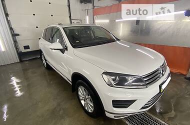 Внедорожник / Кроссовер Volkswagen Touareg 2015 в Киеве