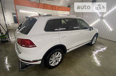 Внедорожник / Кроссовер Volkswagen Touareg 2015 в Киеве