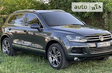 Позашляховик / Кросовер Volkswagen Touareg 2013 в Одесі