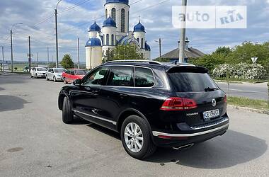 Внедорожник / Кроссовер Volkswagen Touareg 2015 в Черновцах