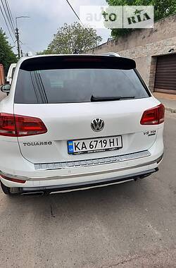 Внедорожник / Кроссовер Volkswagen Touareg 2015 в Киеве