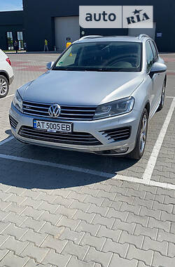 Позашляховик / Кросовер Volkswagen Touareg 2015 в Калуші