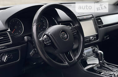 Внедорожник / Кроссовер Volkswagen Touareg 2012 в 