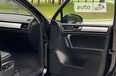 Внедорожник / Кроссовер Volkswagen Touareg 2012 в 
