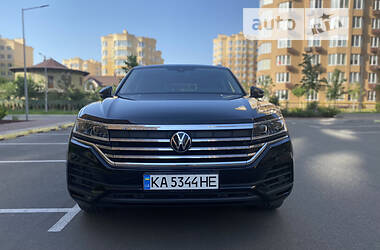 Внедорожник / Кроссовер Volkswagen Touareg 2021 в Киеве