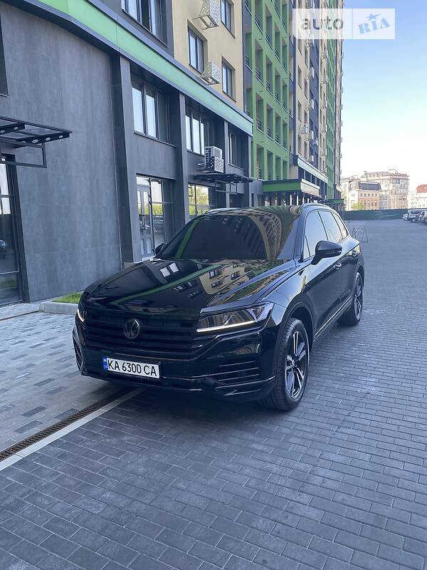 Внедорожник / Кроссовер Volkswagen Touareg 2018 в Киеве