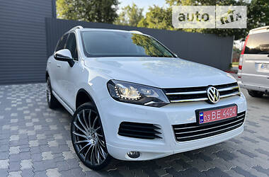 Внедорожник / Кроссовер Volkswagen Touareg 2012 в Черновцах