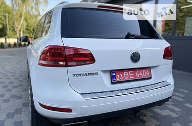 Внедорожник / Кроссовер Volkswagen Touareg 2012 в Черновцах