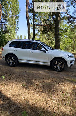 Внедорожник / Кроссовер Volkswagen Touareg 2016 в Киеве