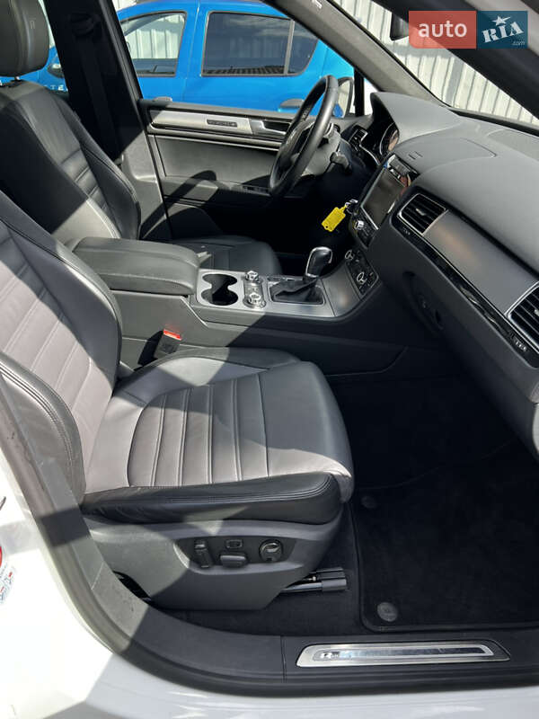 Позашляховик / Кросовер Volkswagen Touareg 2013 в Кропивницькому