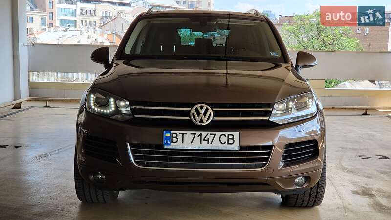 Внедорожник / Кроссовер Volkswagen Touareg 2012 в Киеве