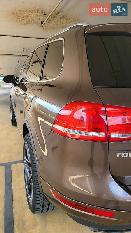 Внедорожник / Кроссовер Volkswagen Touareg 2012 в Киеве