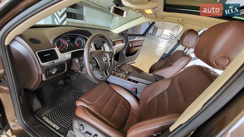 Внедорожник / Кроссовер Volkswagen Touareg 2012 в Киеве