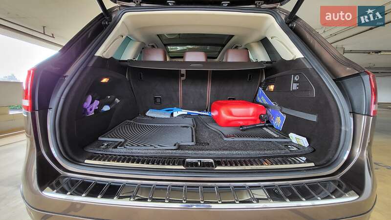 Внедорожник / Кроссовер Volkswagen Touareg 2012 в Киеве