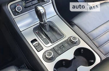 Внедорожник / Кроссовер Volkswagen Touareg 2012 в 