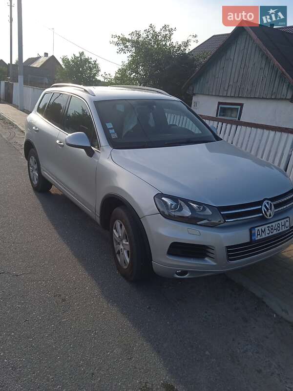 Внедорожник / Кроссовер Volkswagen Touareg 2012 в Житомире