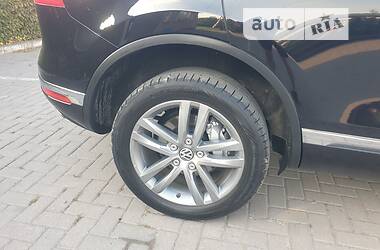 Внедорожник / Кроссовер Volkswagen Touareg 2014 в Черновцах