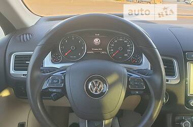 Внедорожник / Кроссовер Volkswagen Touareg 2014 в Черновцах