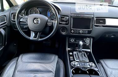 Внедорожник / Кроссовер Volkswagen Touareg 2015 в Киеве