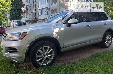 Внедорожник / Кроссовер Volkswagen Touareg 2012 в Киеве