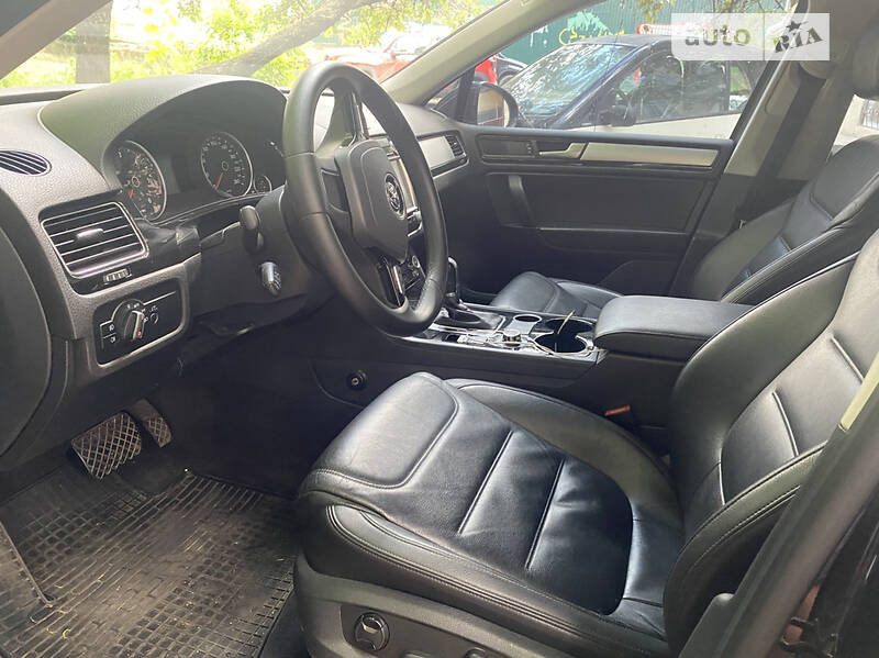 Позашляховик / Кросовер Volkswagen Touareg 2013 в Києві