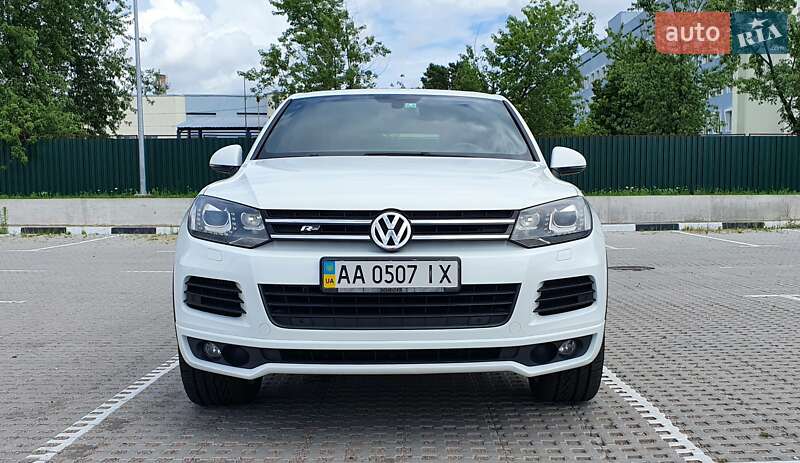 Внедорожник / Кроссовер Volkswagen Touareg 2013 в Киеве