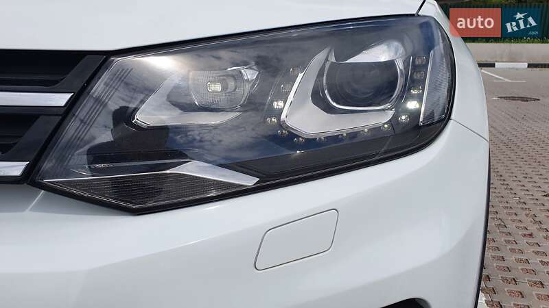 Внедорожник / Кроссовер Volkswagen Touareg 2013 в Киеве
