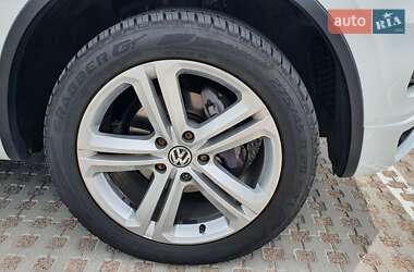 Позашляховик / Кросовер Volkswagen Touareg 2013 в 