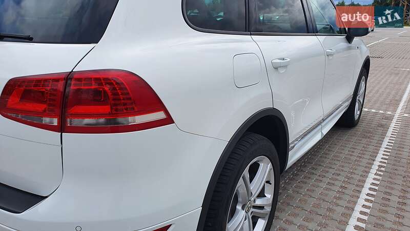 Внедорожник / Кроссовер Volkswagen Touareg 2013 в Киеве