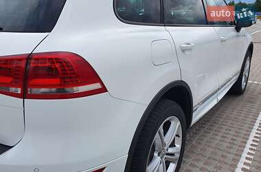 Позашляховик / Кросовер Volkswagen Touareg 2013 в 