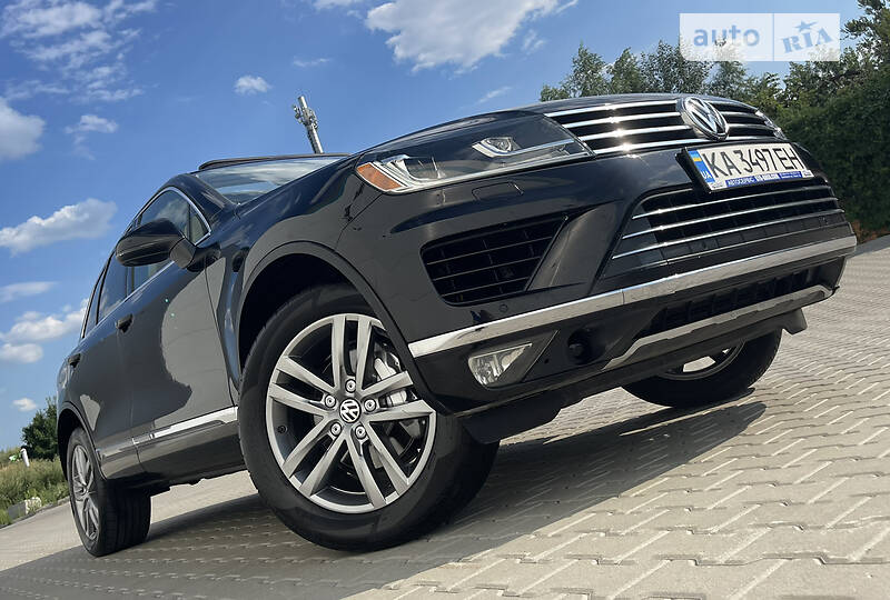 Позашляховик / Кросовер Volkswagen Touareg 2015 в Києві