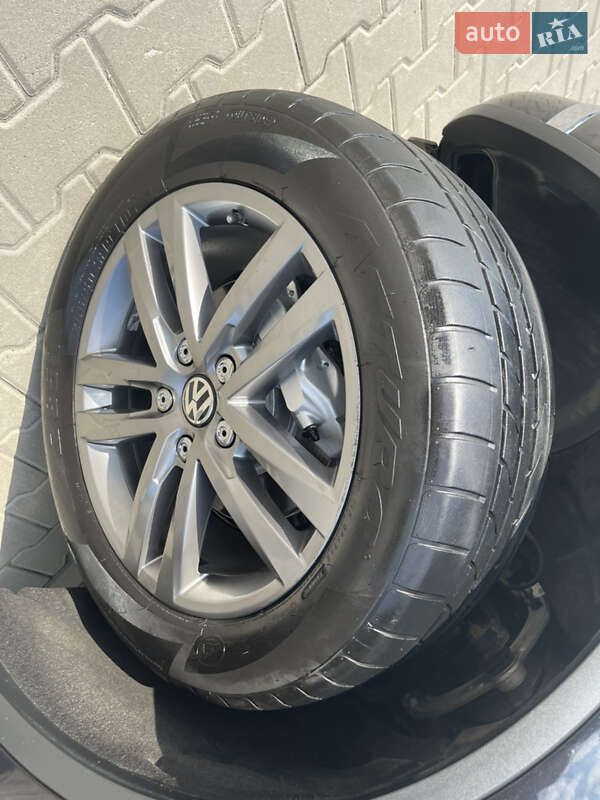 Внедорожник / Кроссовер Volkswagen Touareg 2015 в Киеве фото 67 Внедорожник / Кроссовер Volkswagen Touareg 2015 в Киеве