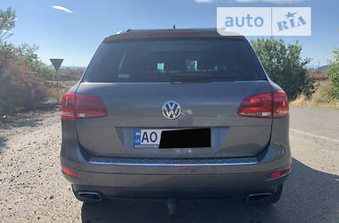 Позашляховик / Кросовер Volkswagen Touareg 2012 в Хусті