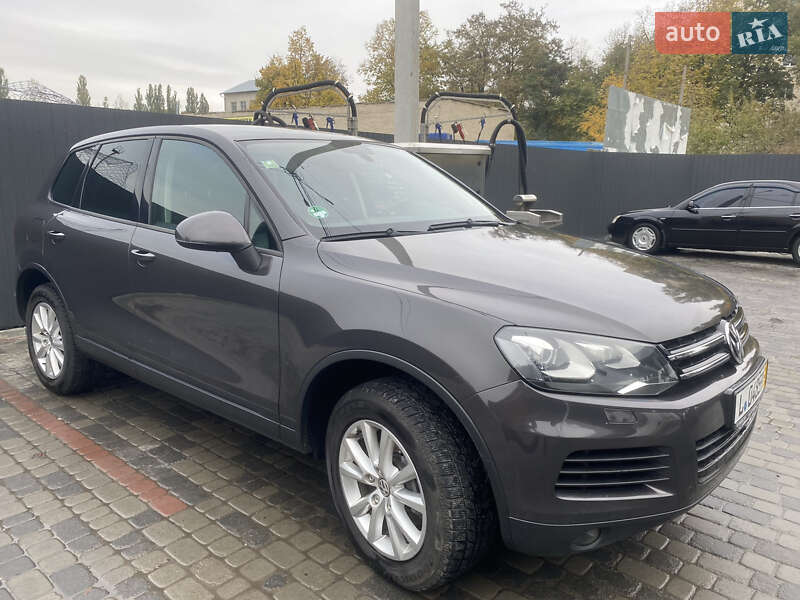 Внедорожник / Кроссовер Volkswagen Touareg 2012 в 