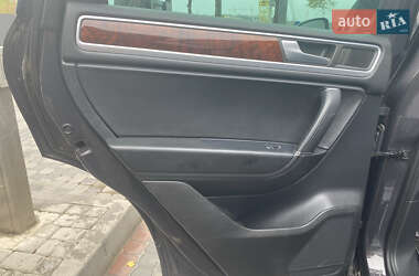 Внедорожник / Кроссовер Volkswagen Touareg 2012 в 