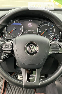 Внедорожник / Кроссовер Volkswagen Touareg 2017 в Ирпене
