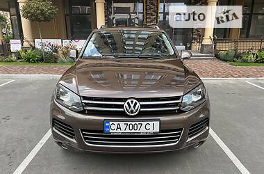 Позашляховик / Кросовер Volkswagen Touareg 2013 в 
