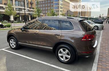 Позашляховик / Кросовер Volkswagen Touareg 2013 в 