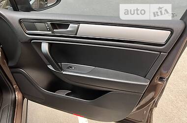 Позашляховик / Кросовер Volkswagen Touareg 2013 в 