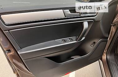 Позашляховик / Кросовер Volkswagen Touareg 2013 в 