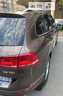 Позашляховик / Кросовер Volkswagen Touareg 2013 в 