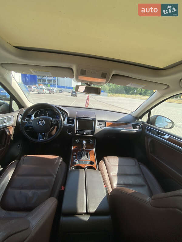 Внедорожник / Кроссовер Volkswagen Touareg 2012 в Киеве