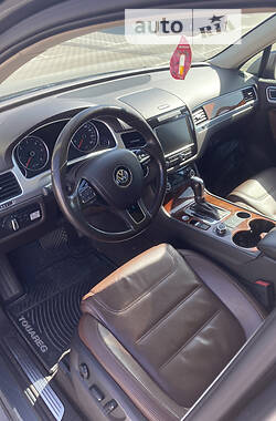 Внедорожник / Кроссовер Volkswagen Touareg 2012 в Борисполе