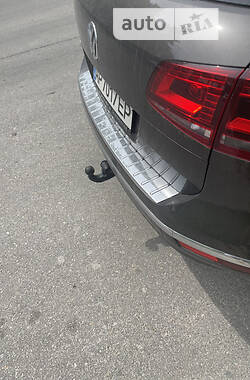 Позашляховик / Кросовер Volkswagen Touareg 2017 в Запоріжжі