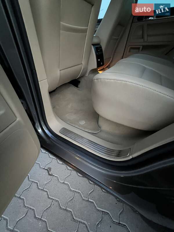 Позашляховик / Кросовер Volkswagen Touareg 2009 в Бродах