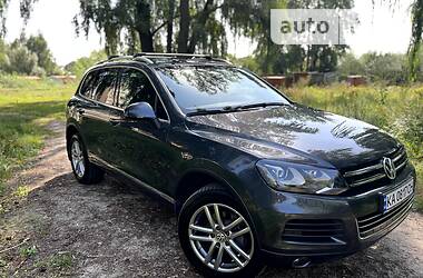 Позашляховик / Кросовер Volkswagen Touareg 2012 в Києві